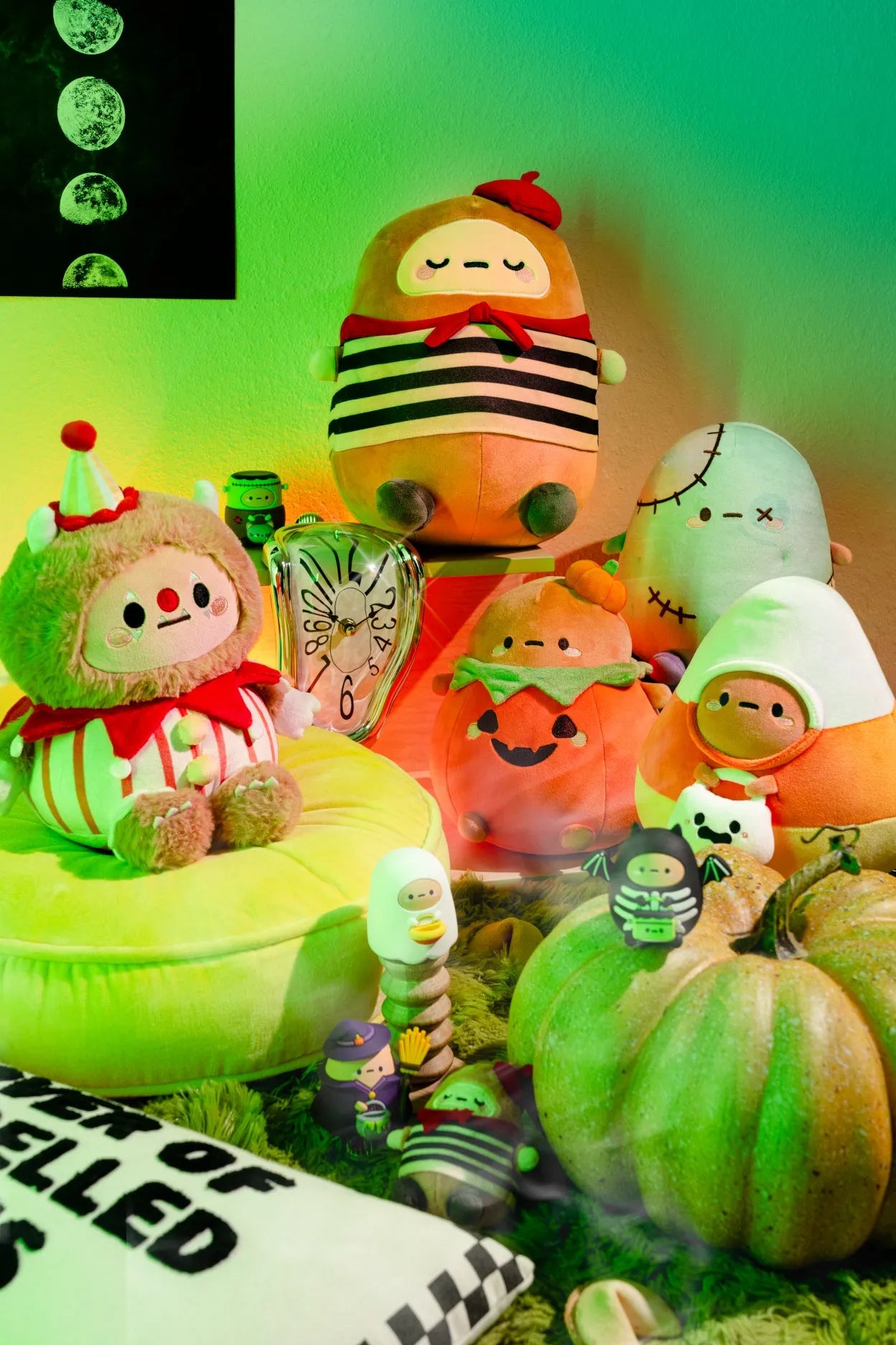 Clown Hank Yeti Midi Mochi Plush | SMOKO – Smoko Inc