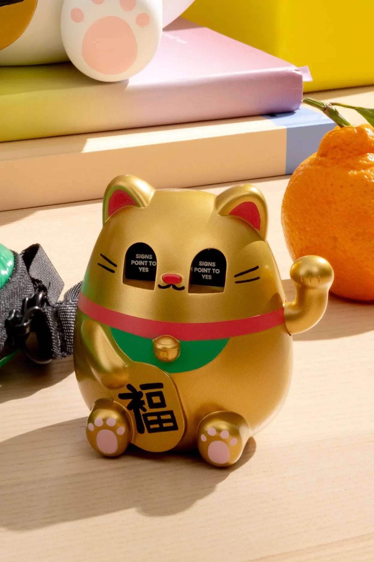 Magic Maneko Lucky Cat Fortune Teller